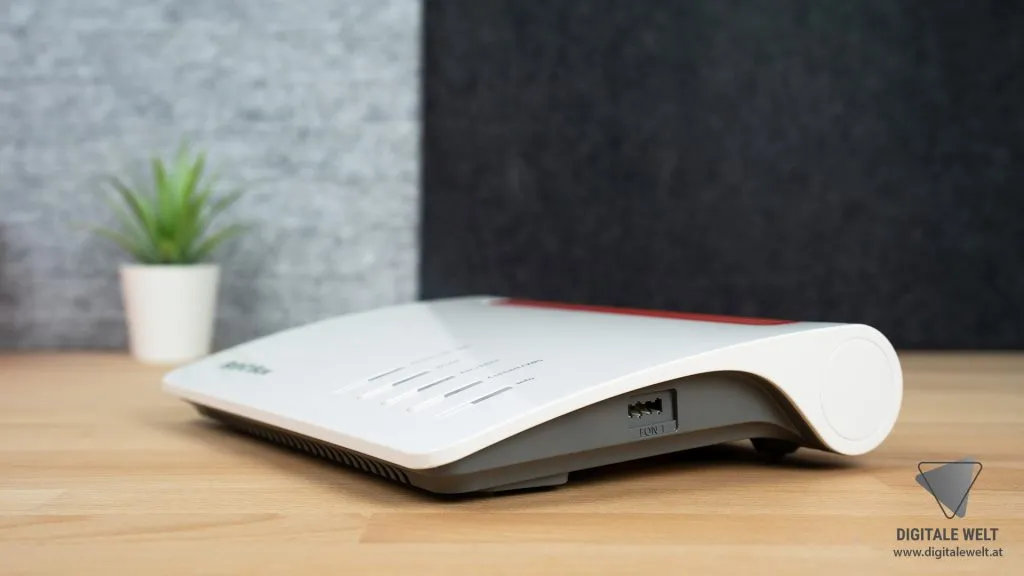 FRITZ!BOX 6890 LTE – Anschlüsse rechte Seite