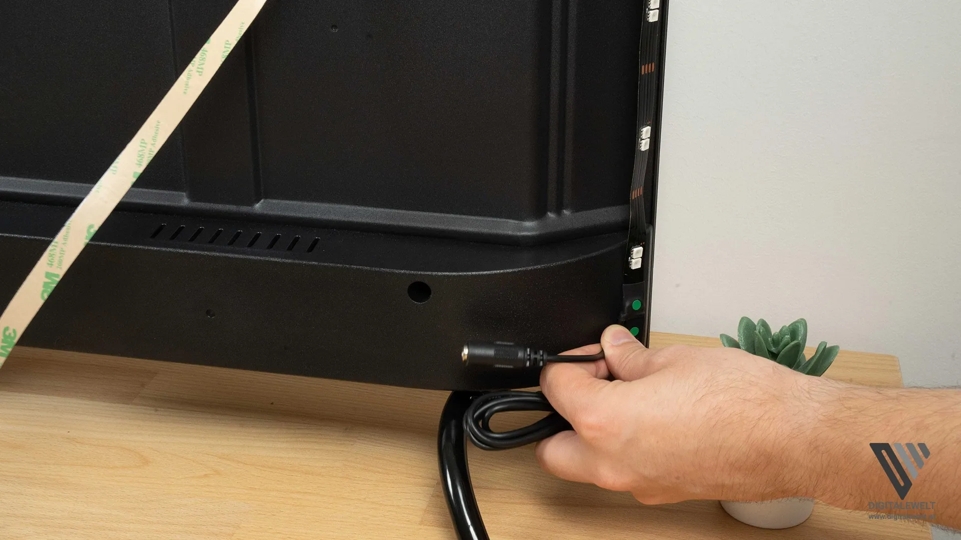 Startpunkt der LED-Streifen: USB-Anschluss rechts unten in der Ecke
