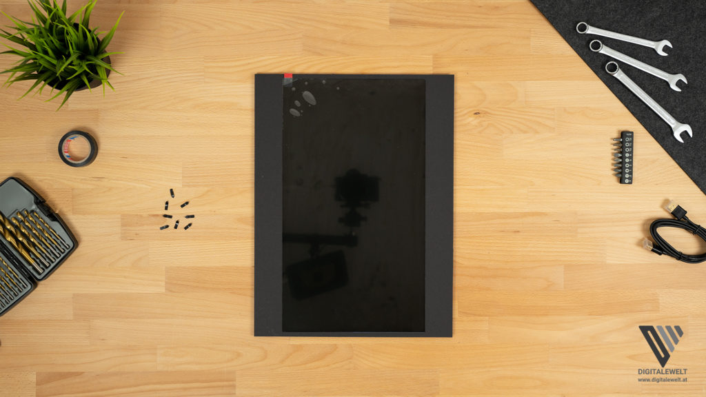Smart Mirror Raspberry Pi - Schwarzer Papierrahmen aufgeklebt - digitalewelt.at